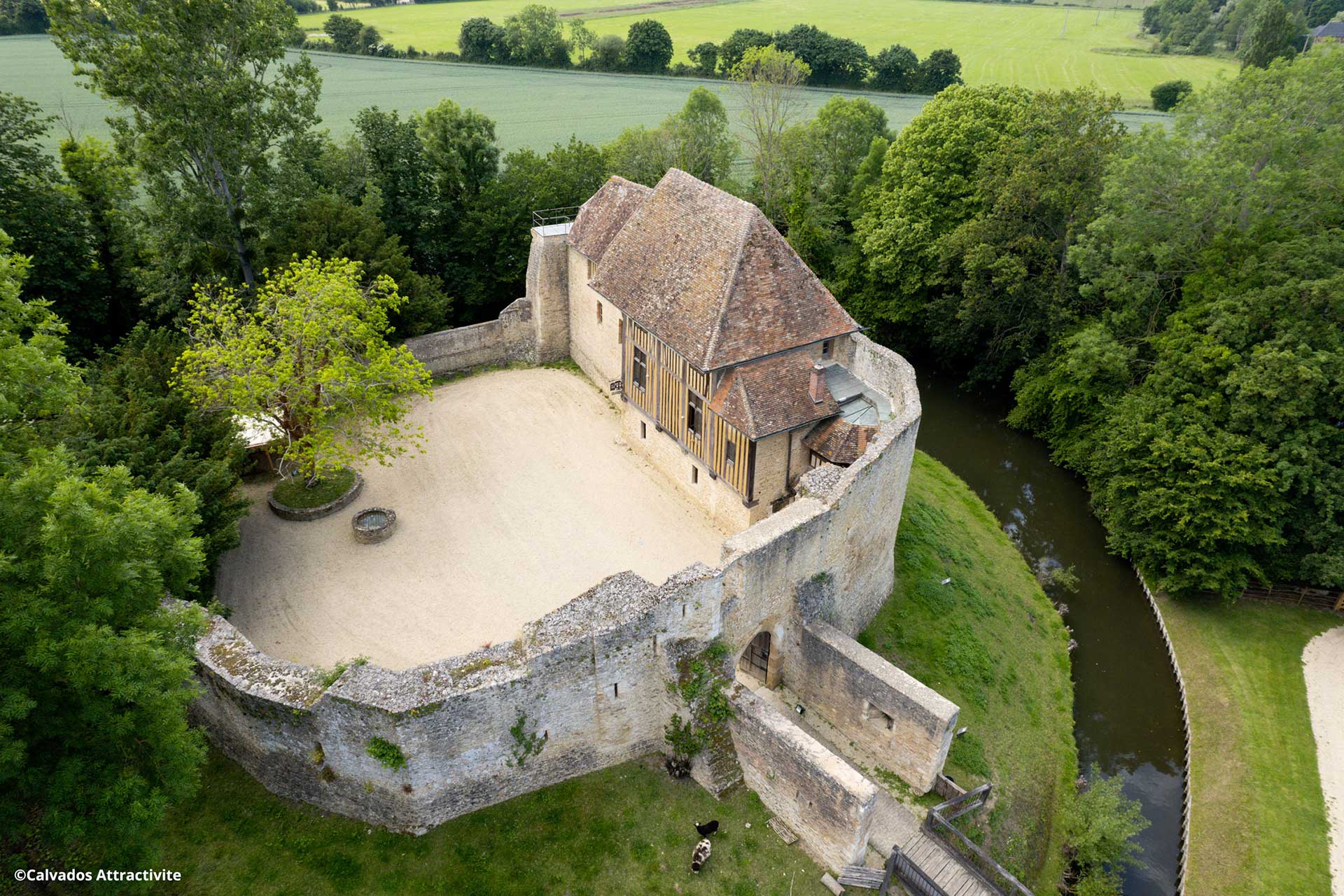 chateau de Crèvecoeur Calvados